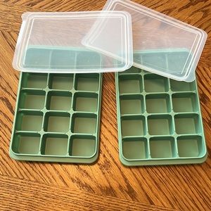 Silicone tray for baby food to freeze